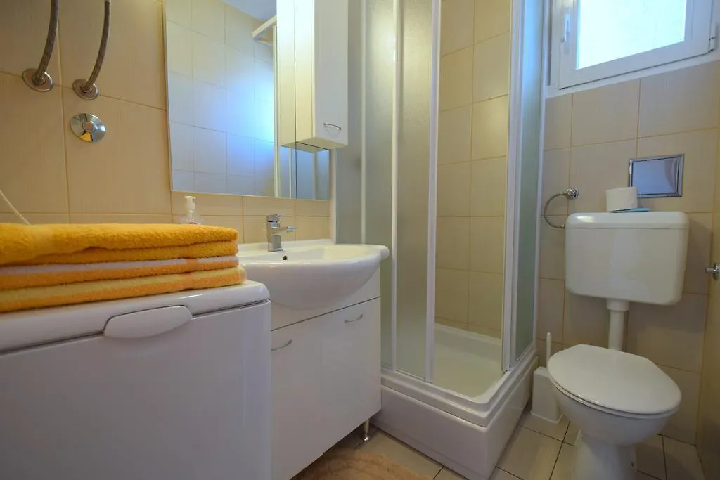 Apartment Jela Malinska